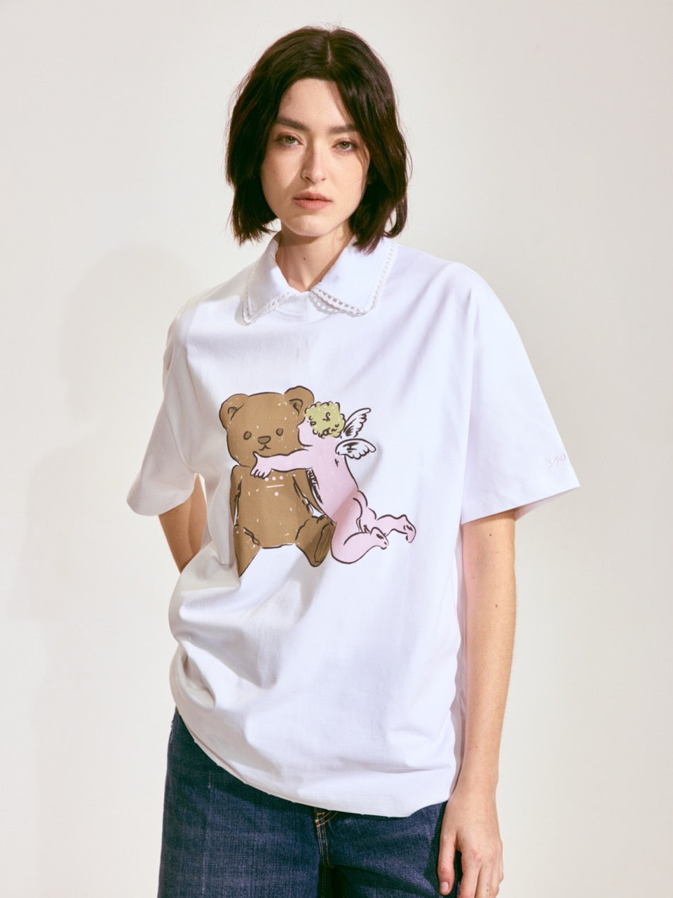 STAYC Teddy Bear Tシャツ アイボリー Bear with Angel Short-Sleeve T-shirt - White – Soft Edge Look