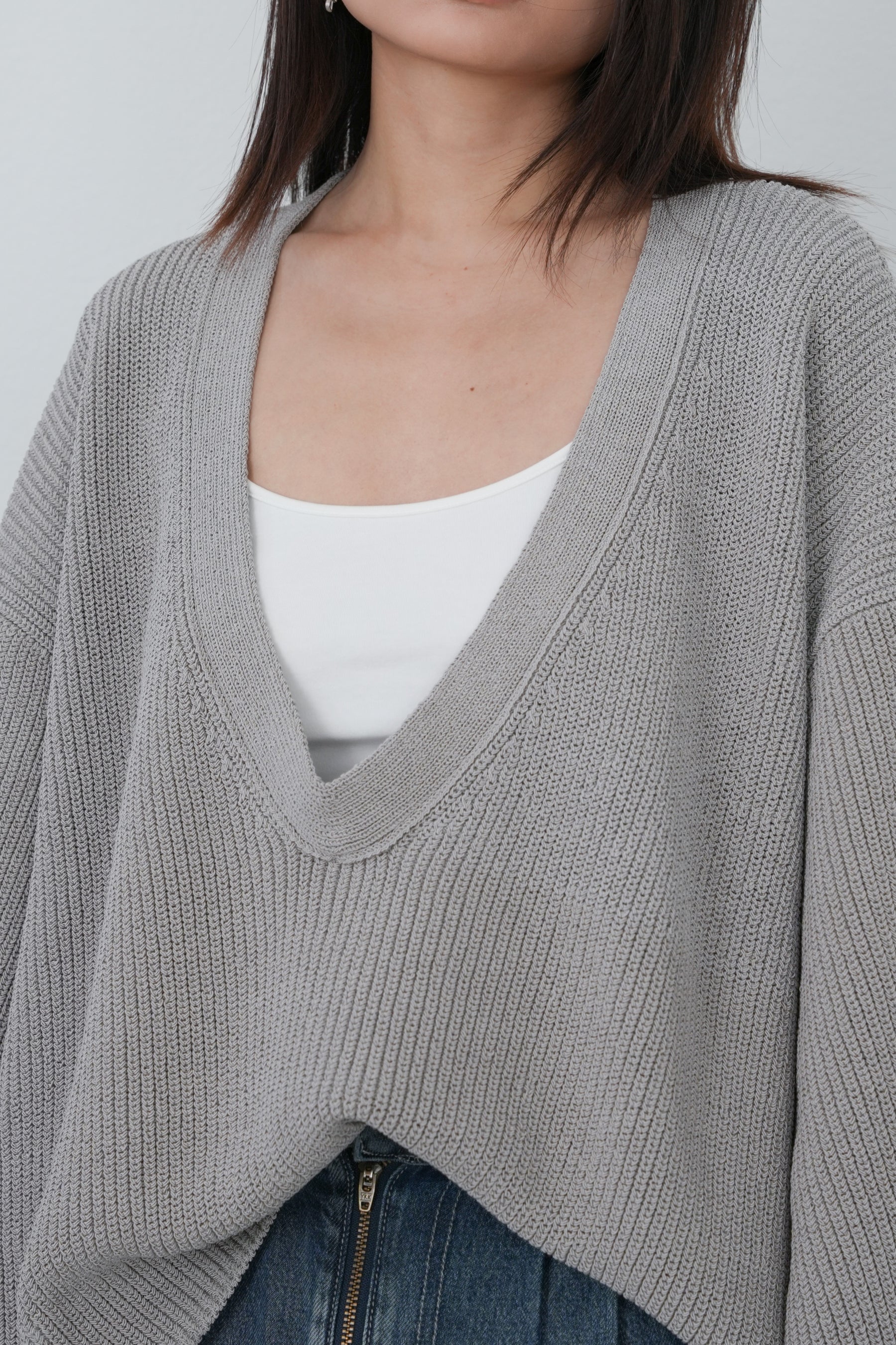 x ninido U Neck Essential Sweater - Grey
